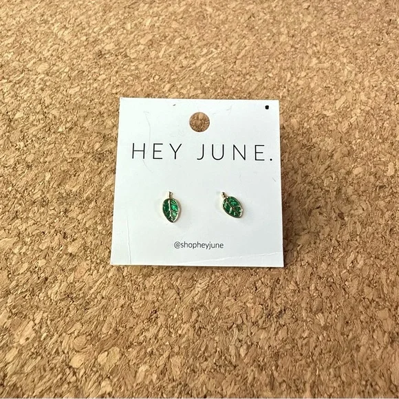 NEW IN BOX Hey June Earrings - Cute Leaf Design - Picture 3 of 3